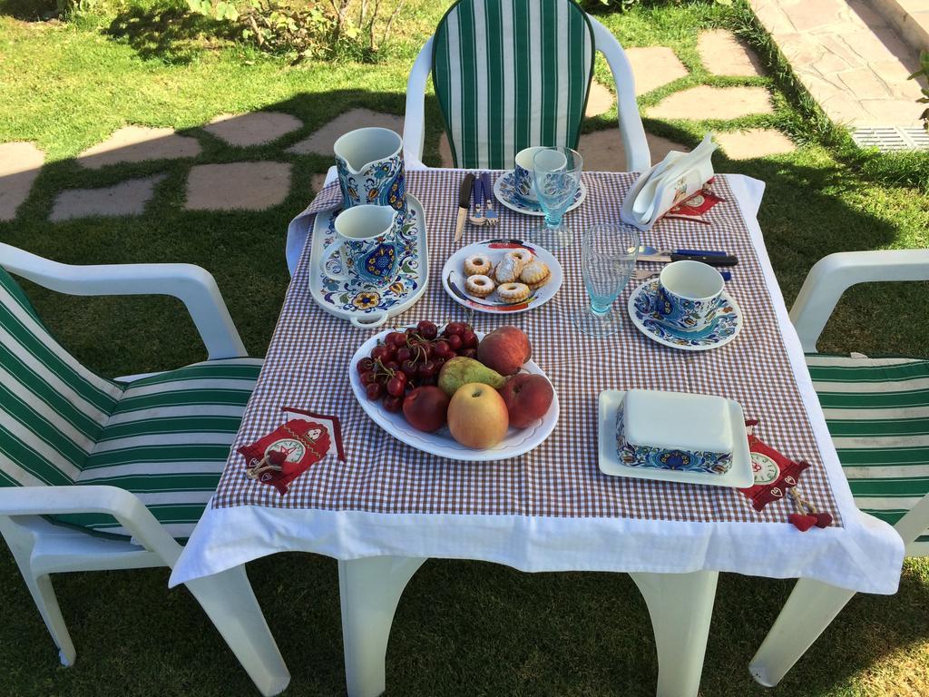 Bed and Breakfast Sa Mariposa Ittiri Esterno foto