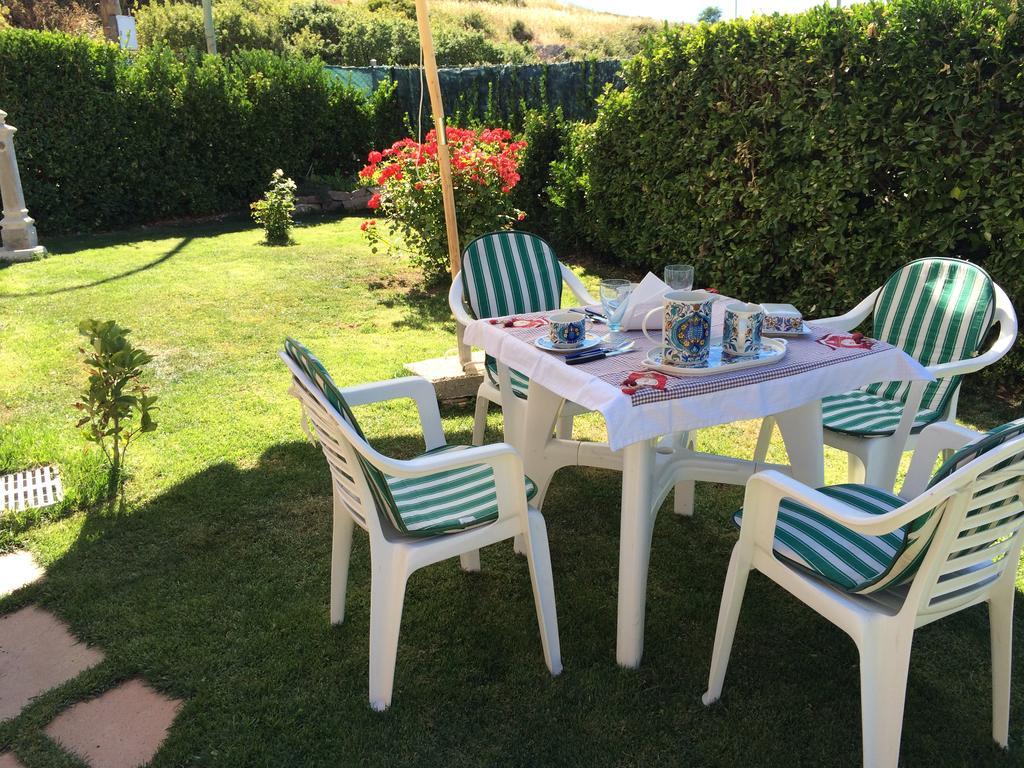 Bed and Breakfast Sa Mariposa Ittiri Esterno foto