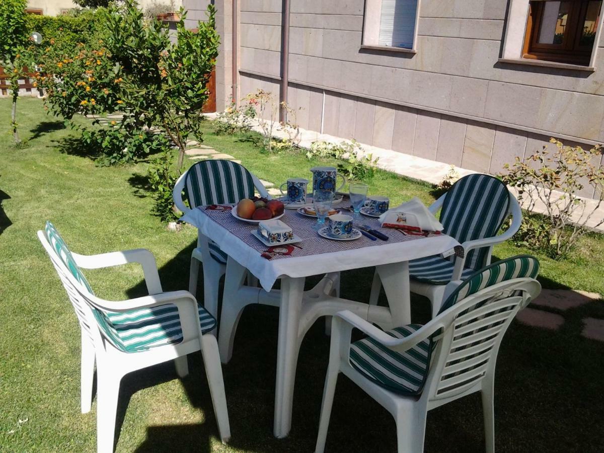 Bed and Breakfast Sa Mariposa Ittiri Esterno foto